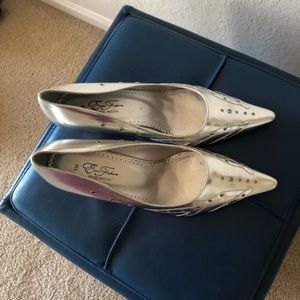 Brand new silver pumps